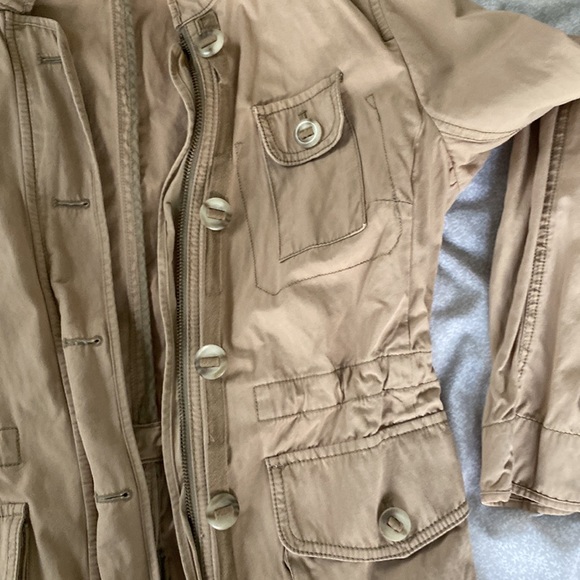 Woman’s Loft Jacket - Picture 3 of 5